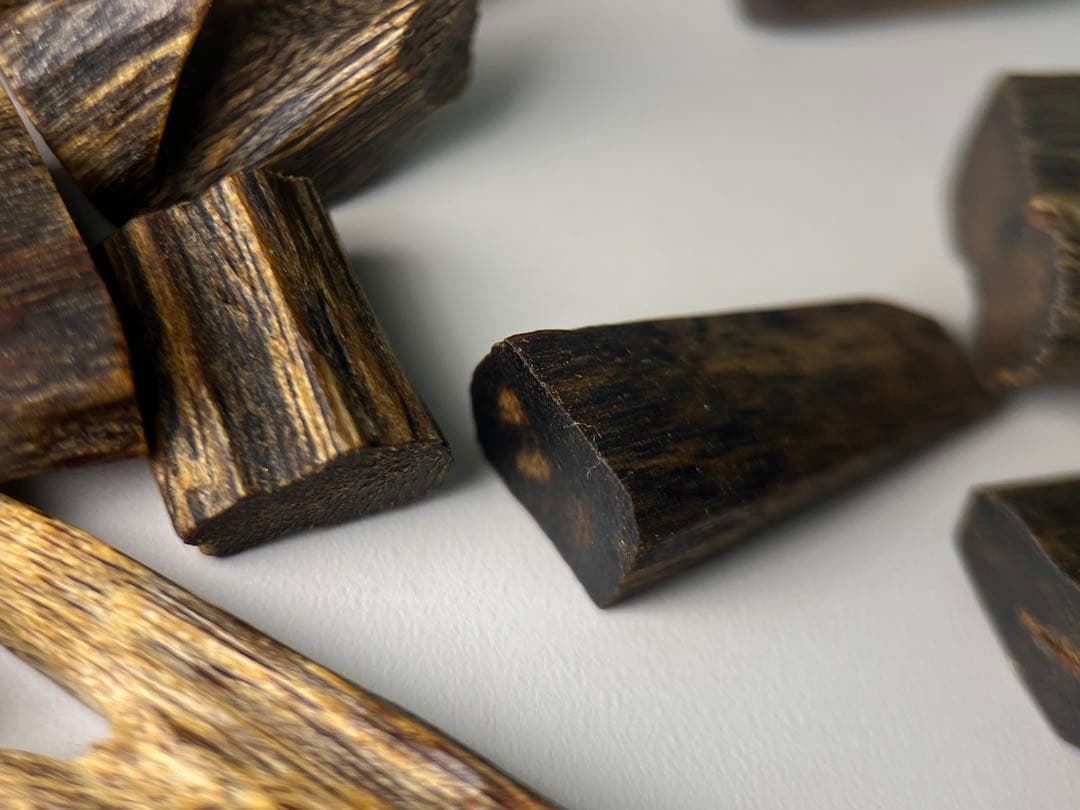 お香 天然沈香 六国五味聞香用 伽羅 香木 1-S-10.337