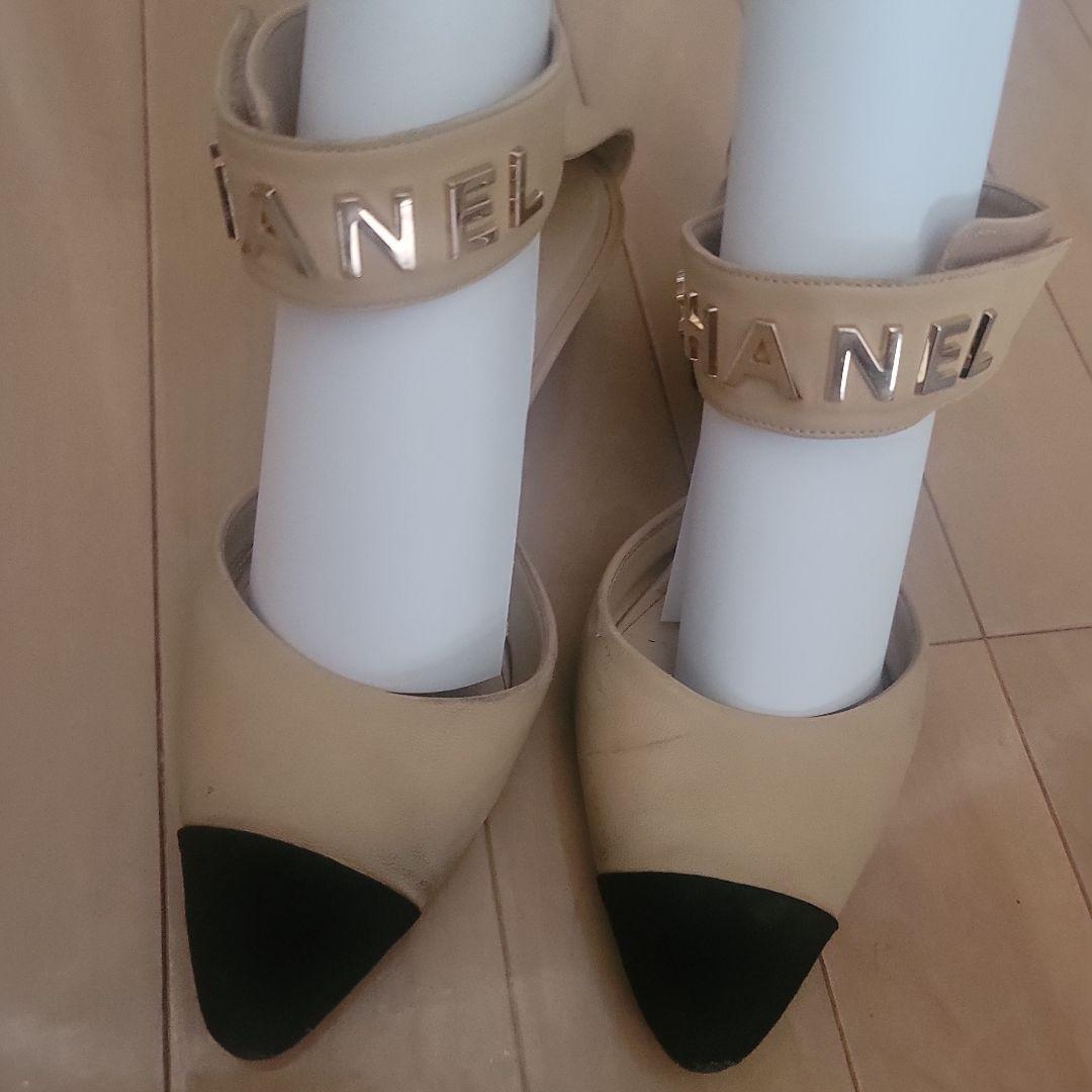 CHANEL ベージュ・ブラック アンクルストラップ フラットシューズ