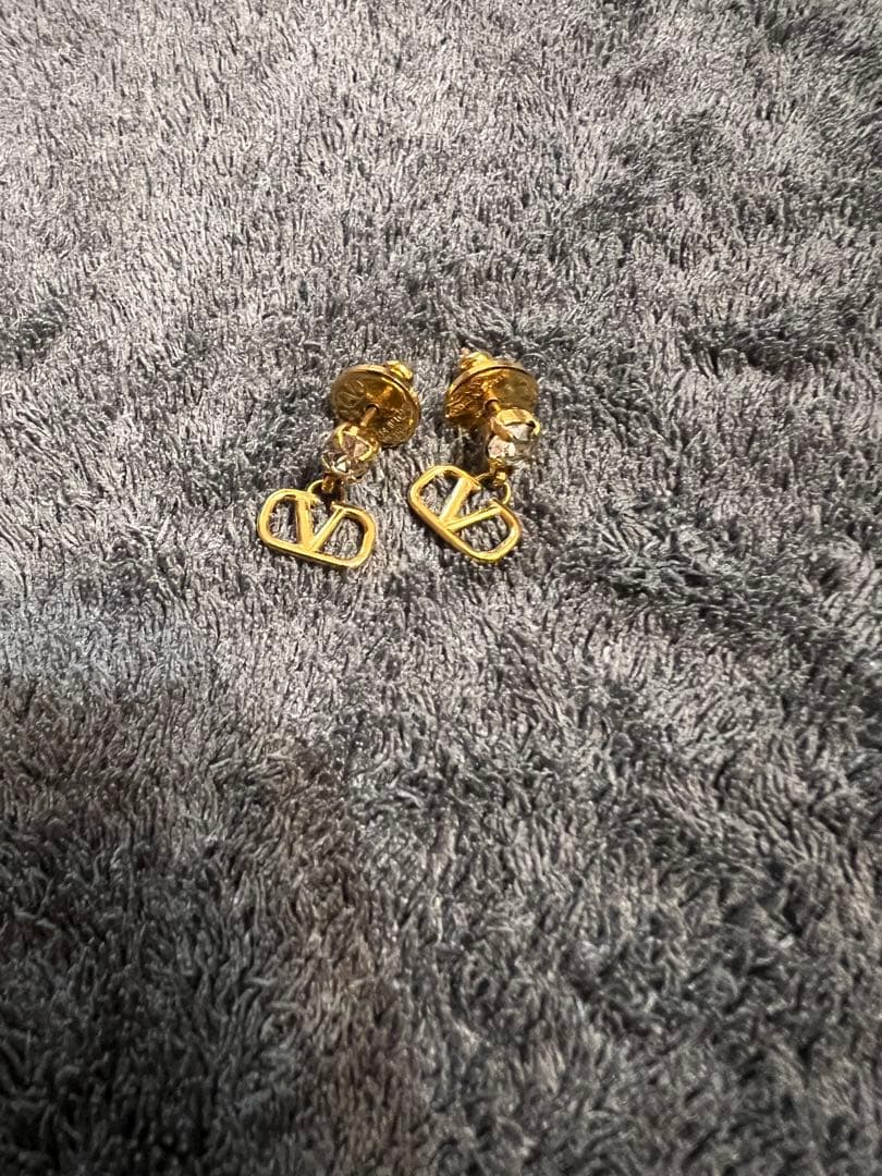 Valentino Garavani ゴールドピアス