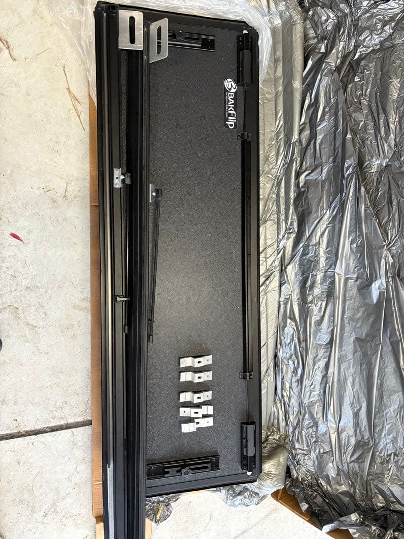 タコマ　BAK ブラック トノカバー