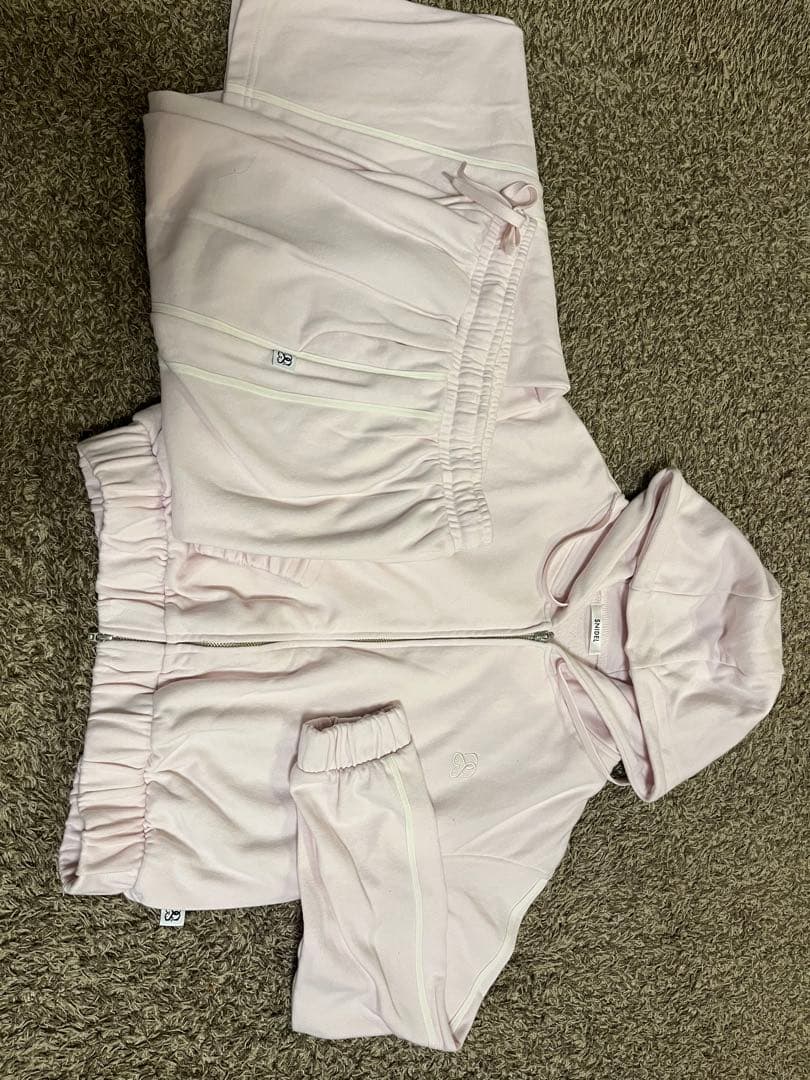 お値下げしました！SNIDEL UVカットフーディパーカー セットアップ　上下