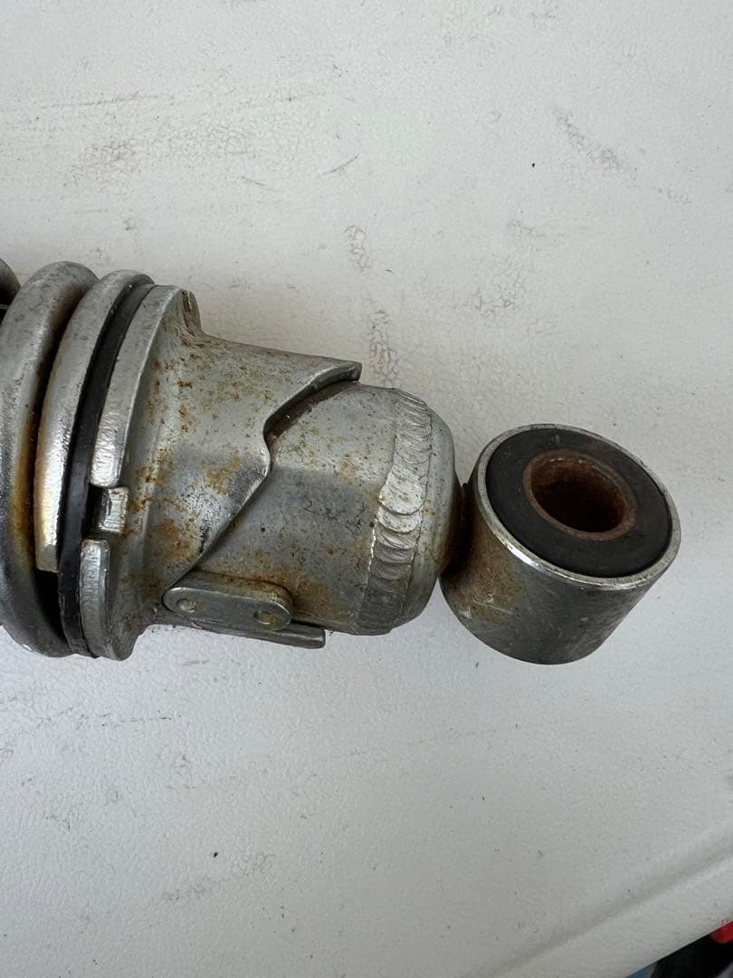 xlch アイアンショベル　リアショック