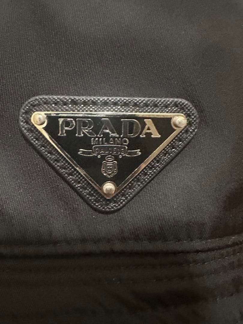 PRADA バケハ 黒
