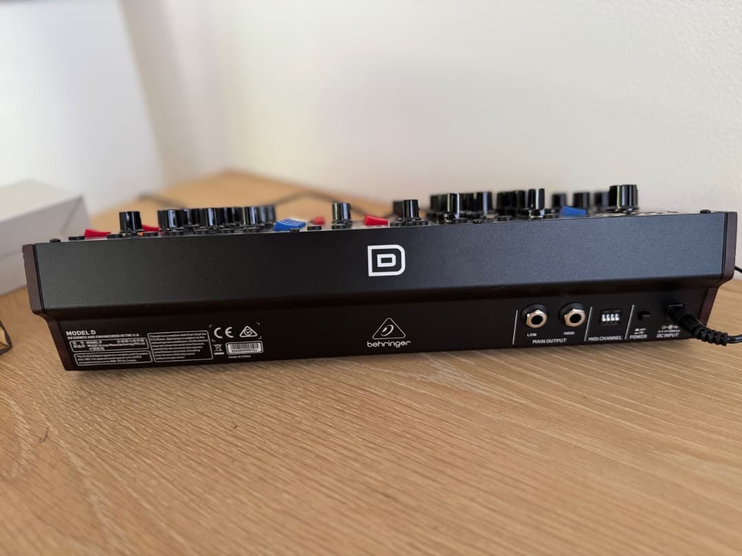 美品　Model D Behringer アナログ シンセサイザー