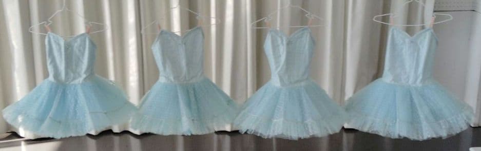 バレエ　水色チュチュ訳あり4着 ボン26cm　冠、袖付き　120〜130