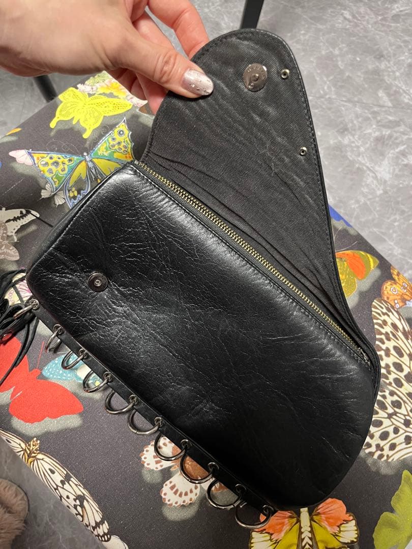 alice auaa レザークラッチバッグ