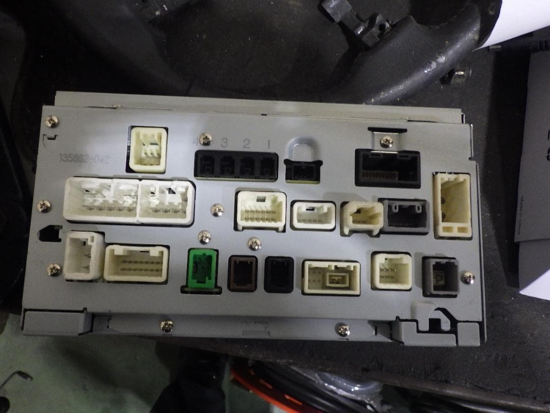 200系ハイエース　純正ナビ