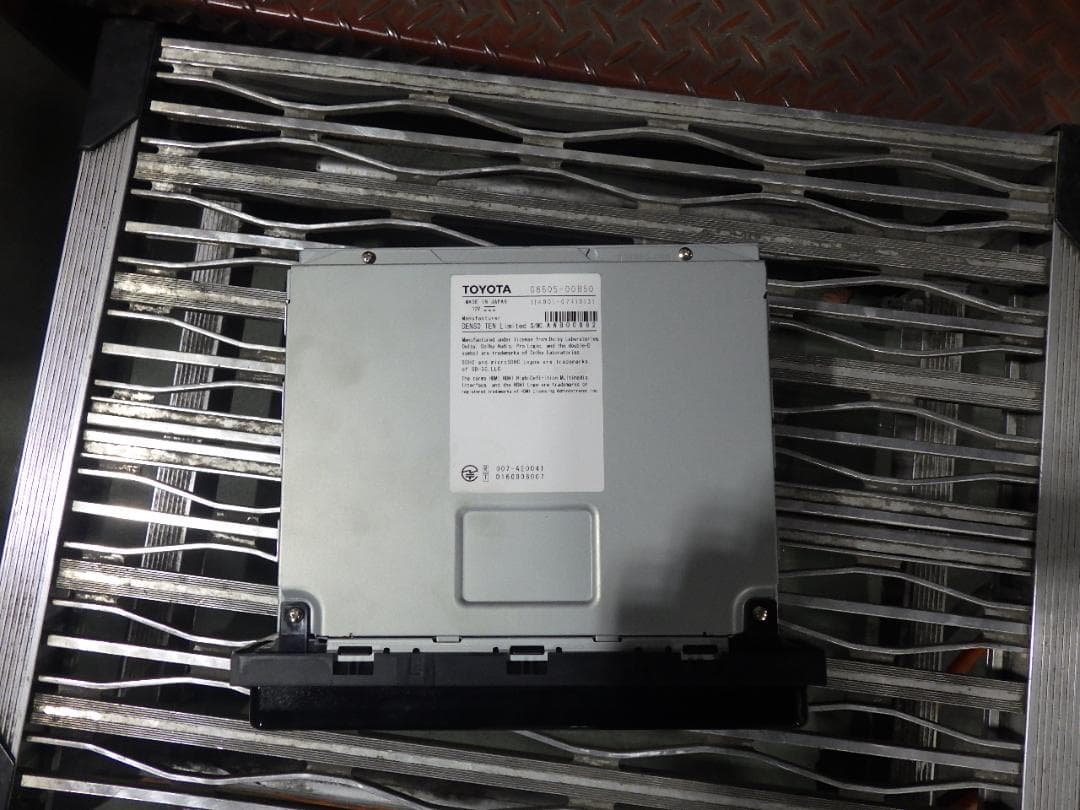 200系ハイエース　純正ナビ