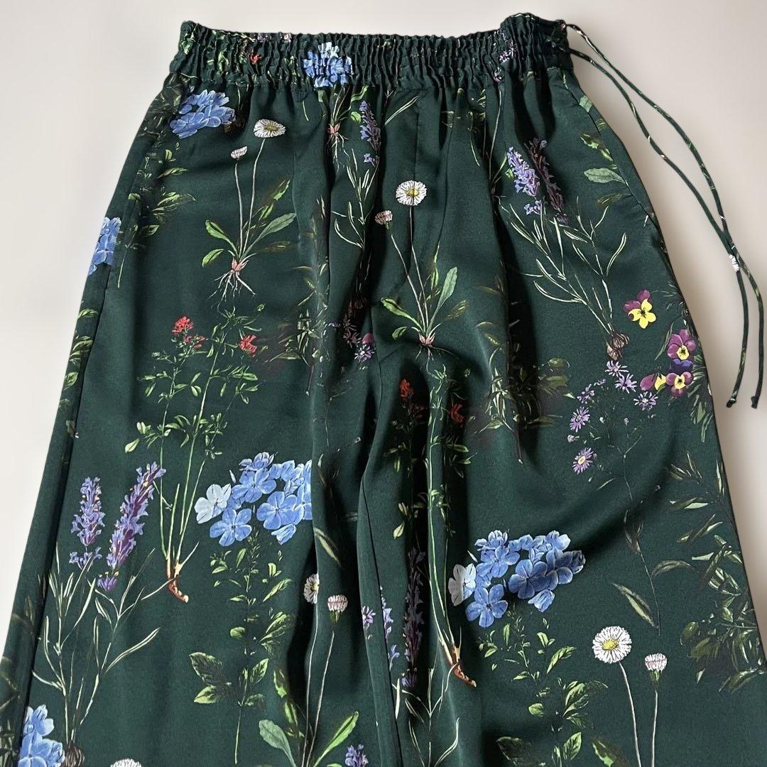 極美品 ティッカ TICCA フラワープリントパンツ 25SS ダークグリーン✨