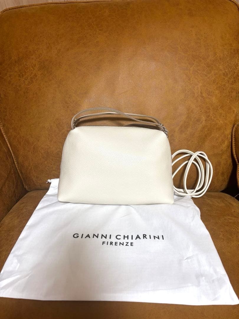 M*様 【値下げ　新品未使用】ジャンニキアリーニ　アリファ　M　MARBLE