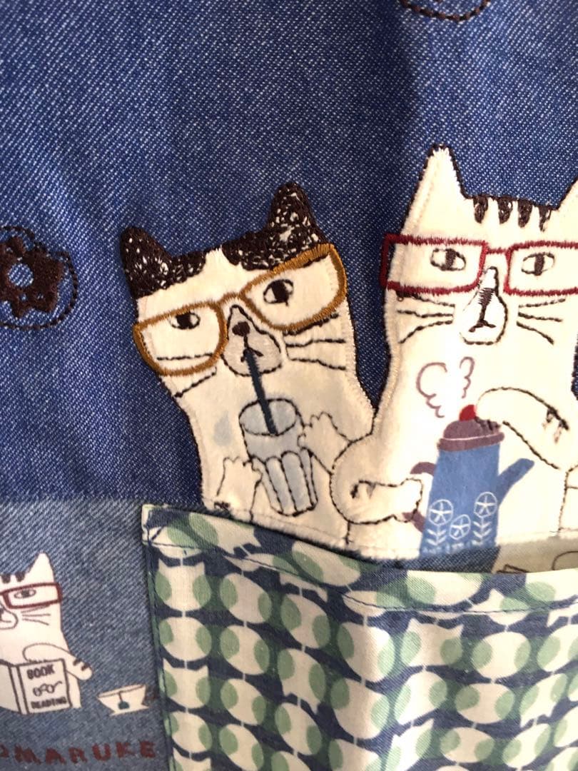 猫柄エプロン　保育士エプロン　春夏　ネコ　ねこ　猫　かわいい　おしゃれ　クスグル