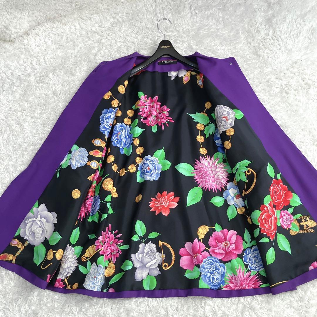 美品✨裏シルク100% レオナール ノーカラーコート 金ボタン 花 トリム 紫