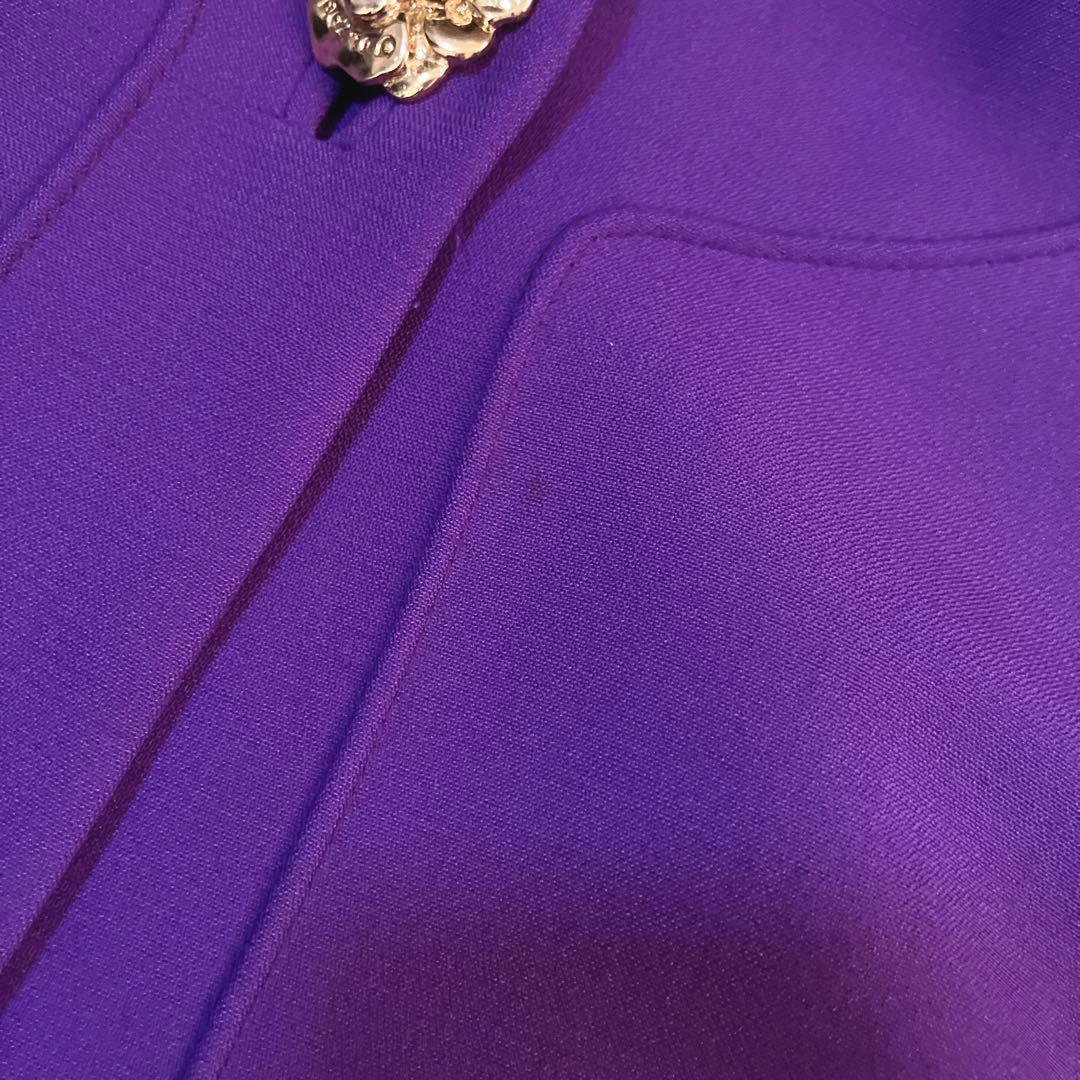 美品✨裏シルク100% レオナール ノーカラーコート 金ボタン 花 トリム 紫