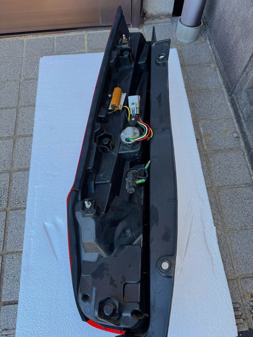 TOM'S(トムス) LEDテールランプ　ノア　ヴォクシー　エスクァイア