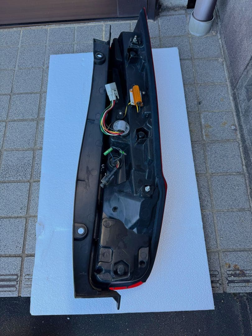 TOM'S(トムス) LEDテールランプ　ノア　ヴォクシー　エスクァイア