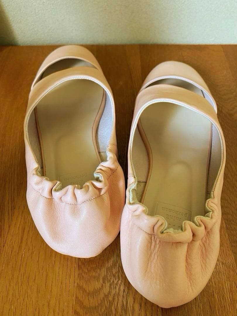 ミナペルホネン 本革シューズ（38・24cm 細身）　ピンク　試着のみ