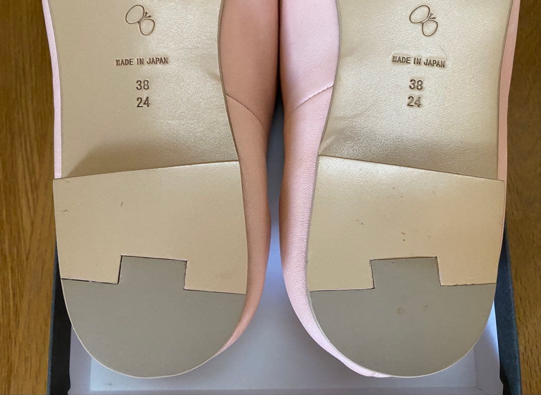 ミナペルホネン 本革シューズ（38・24cm 細身）　ピンク　試着のみ