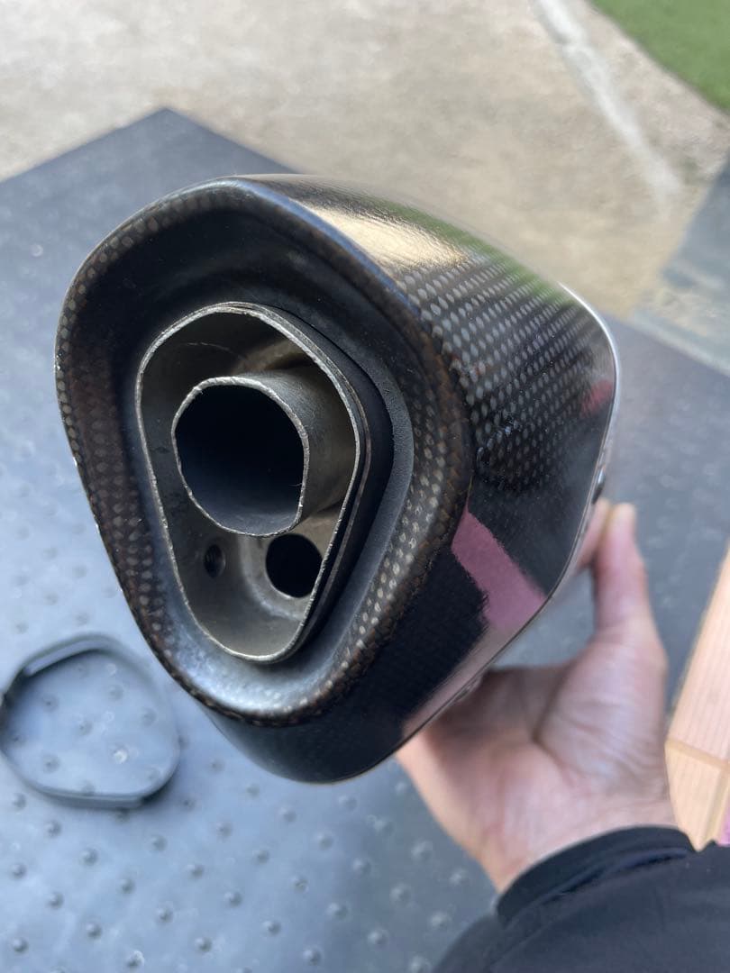 アクラポビッチ スリップオンマフラー