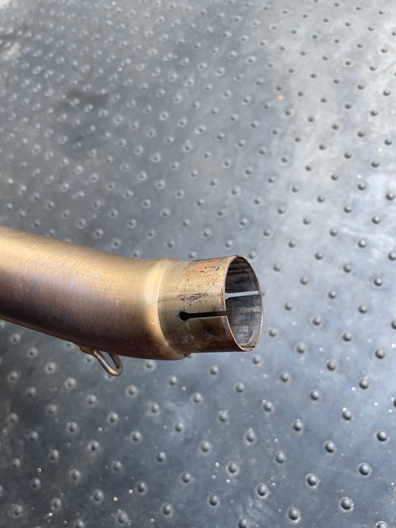 アクラポビッチ スリップオンマフラー