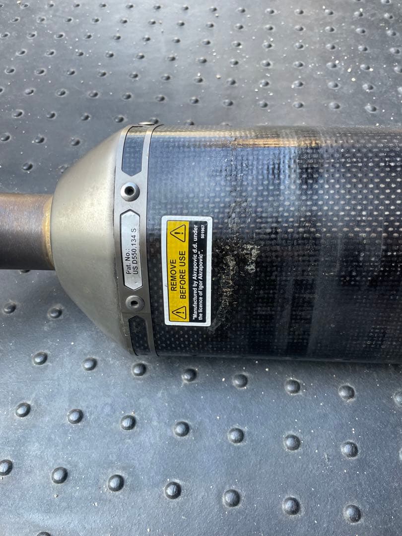 アクラポビッチ スリップオンマフラー