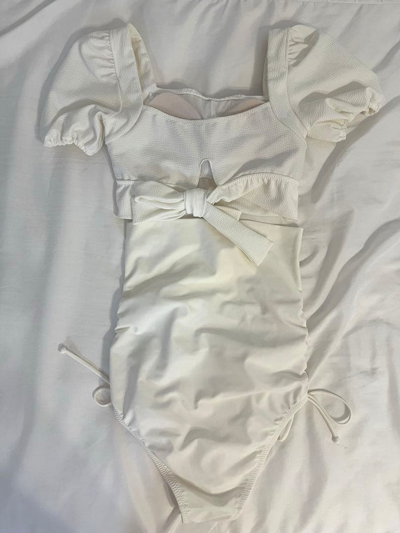 ビキニ 水着 白 バックリボンパフスリーブワンピ見えビキニ