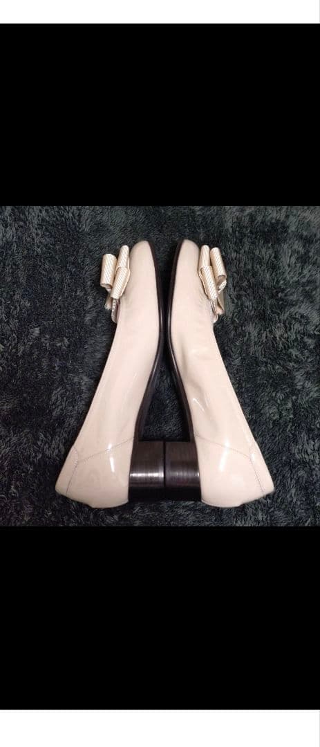 新品未使用•MIHAMAベージュ リボン付き フラットシューズ 24cm