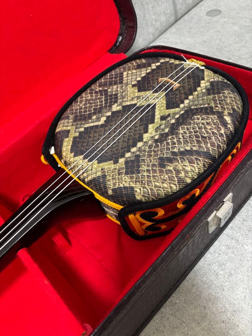 m*様 最終値下げ　希少　沖縄三線　ハードケース付き　弦楽器