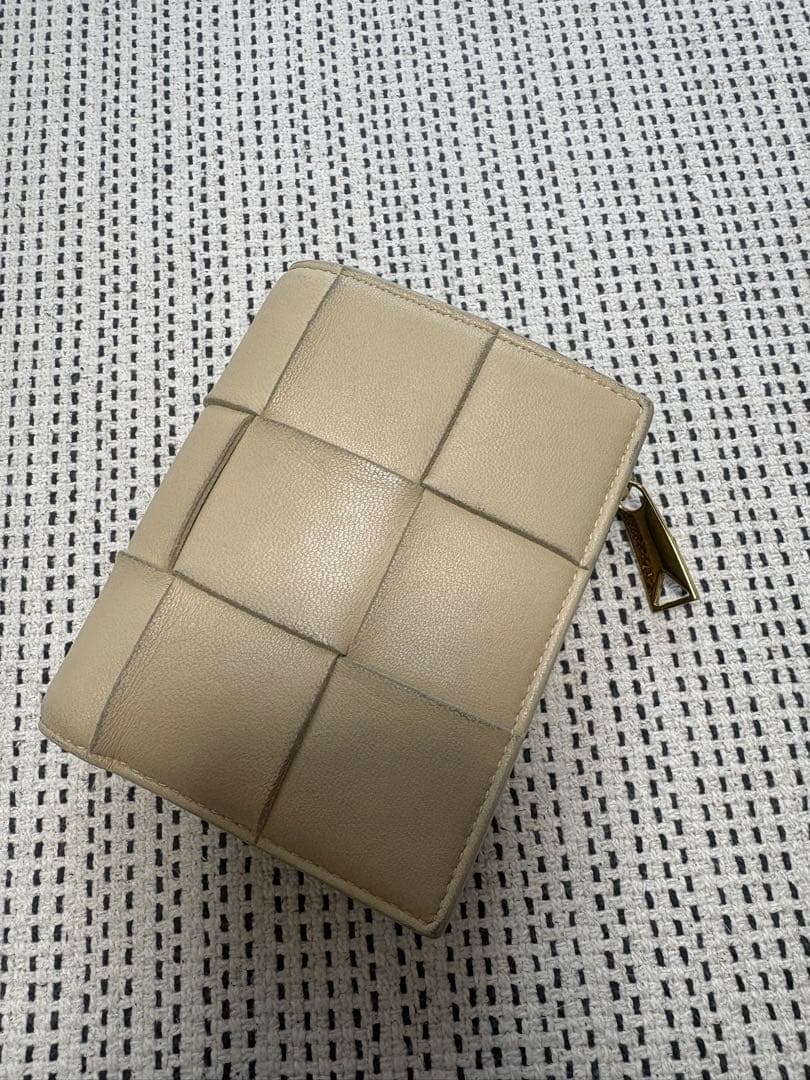 BOTTEGA VENETA カセット二つ折り財布　箱・巾着付き