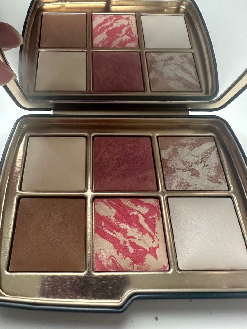 HOURGLASSフェイスパウダー