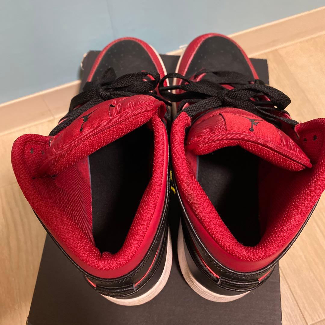 ナイキ エアジョーダン 1 ミッド　スニーカー