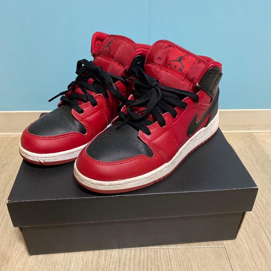 ナイキ エアジョーダン 1 ミッド　スニーカー