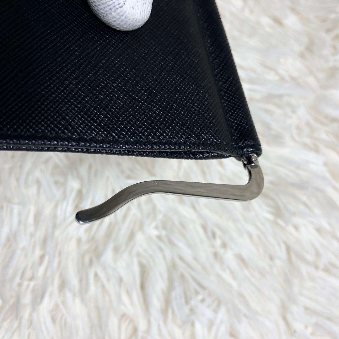 【新品同様】 PRADA マネークリップ サフィアーノ 三角プレート
