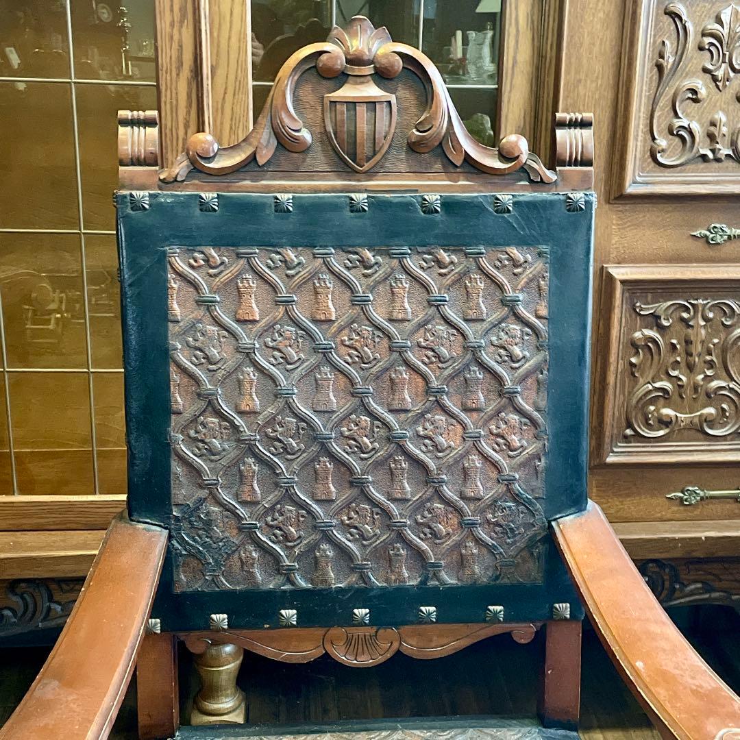 r106 スペイン製 本革型押し 迫力のある力強い印象のアンティークチェア2脚