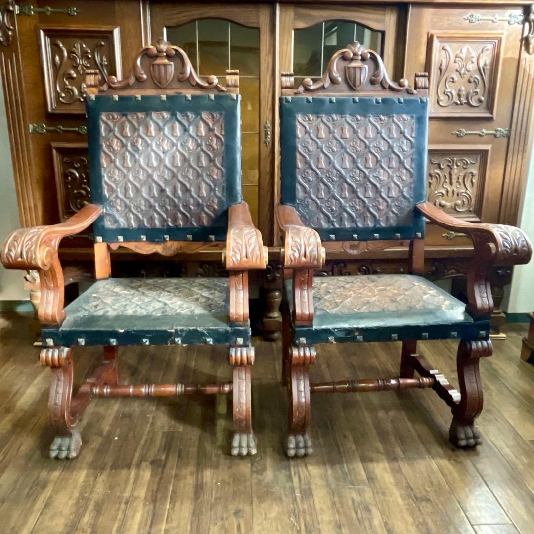 r106 スペイン製 本革型押し 迫力のある力強い印象のアンティークチェア2脚