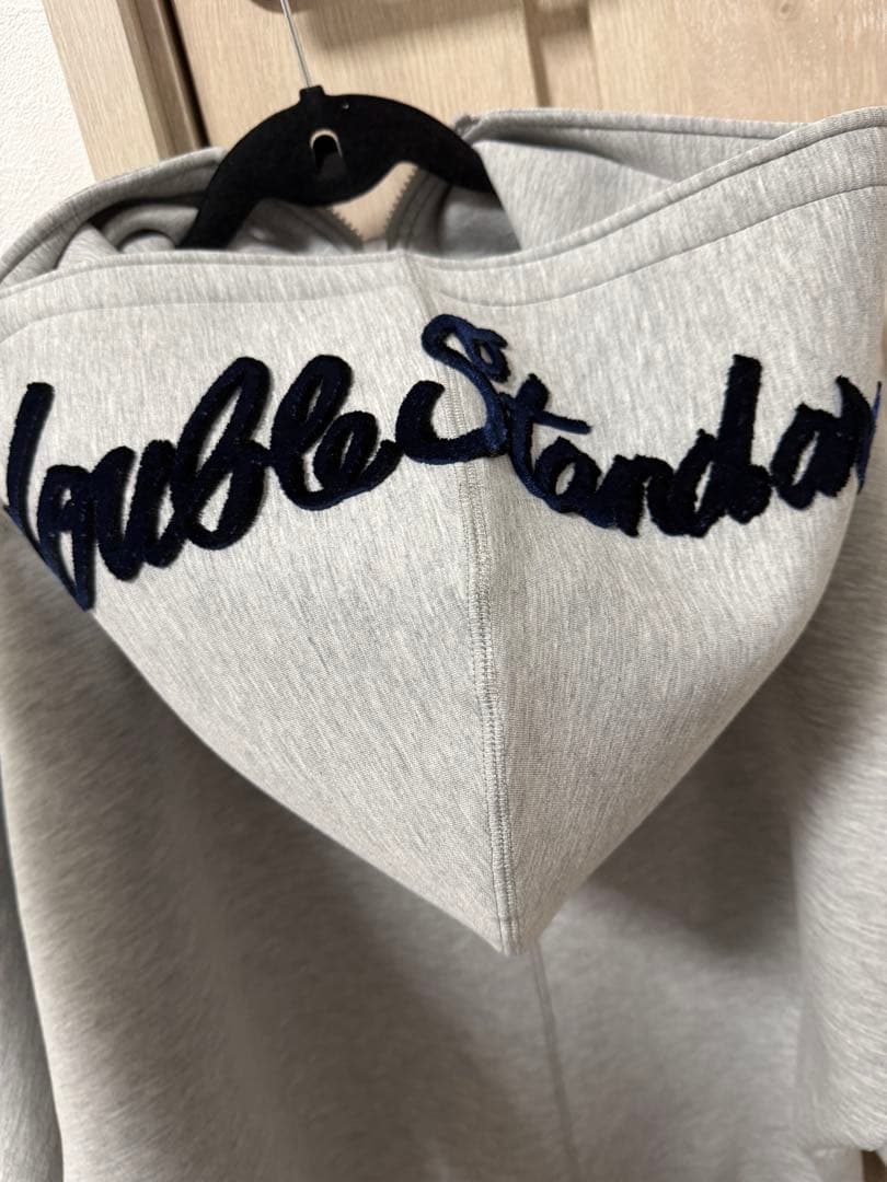 【三連休限定セール】ESSENTIAL ダンボールロゴジップフーディー ダブスタ