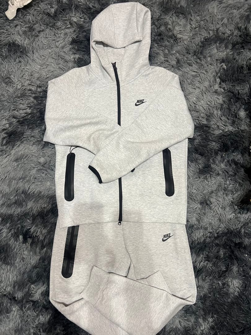 Nikeテックパーカーセットアップ