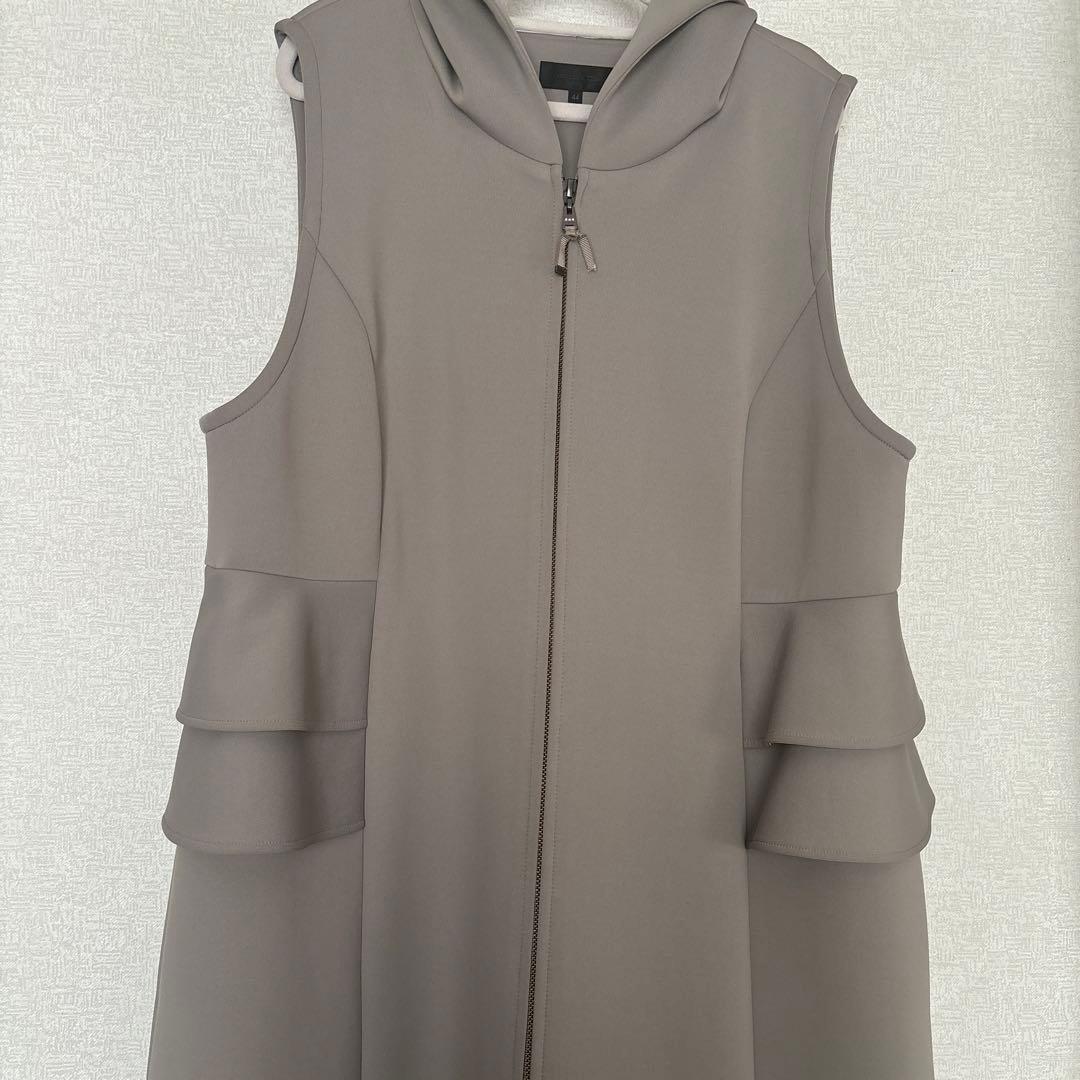 トゥービーシック44サイズ　フリルジレ　コート