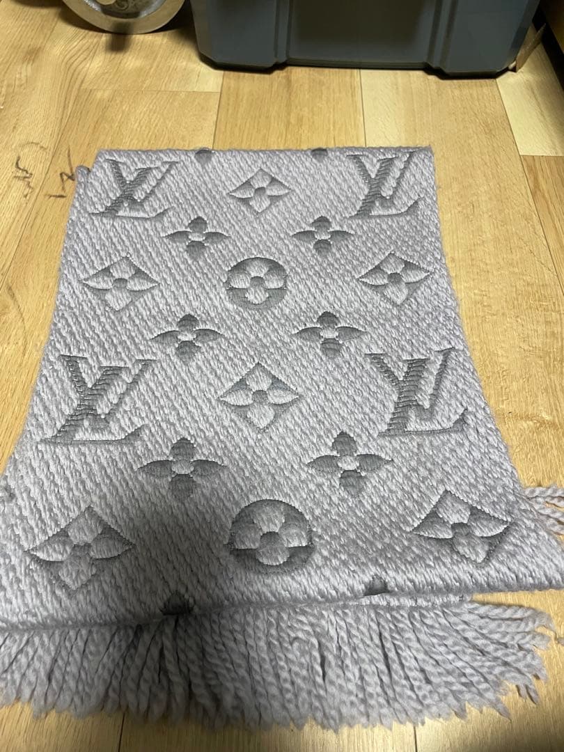 Louis Vuitton エシャルプロゴマニア グレー