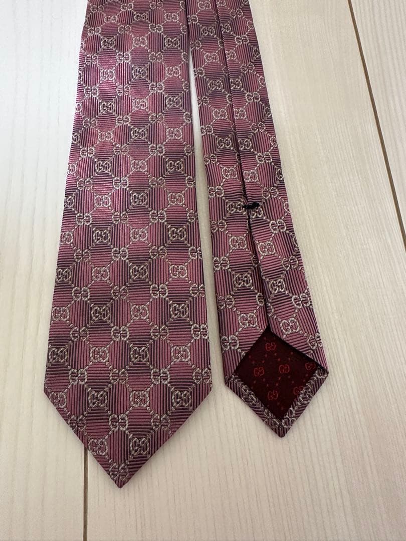GUCCI ネクタイ 赤紫 GGパターン
