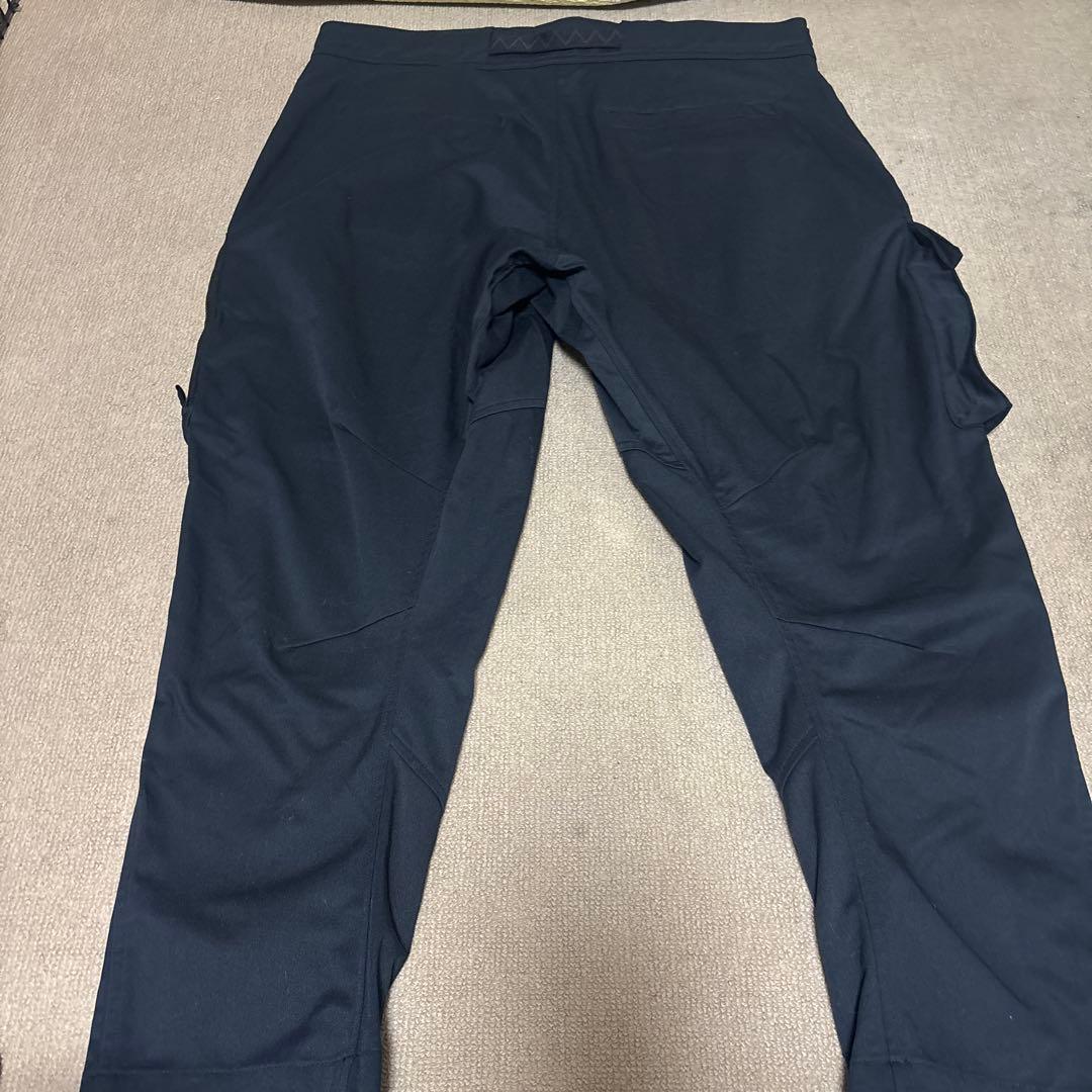 美品一回着用　ACG NIKE カーゴパンツ　ブラック　L