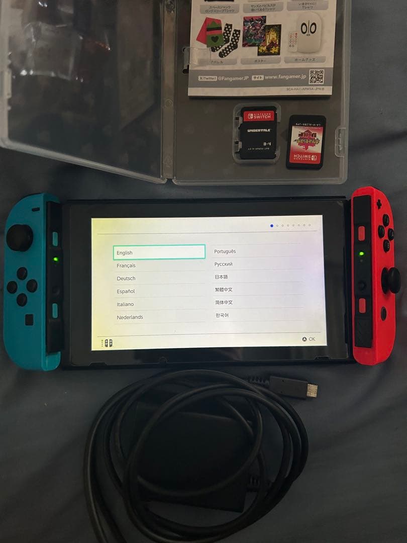 Nintendo Switch 本体 ACアダプター付き　カセット2個つき