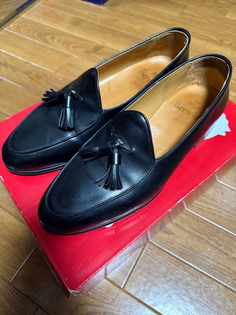 Berwick 黒 レザー ローファー タッセル　サイズ41