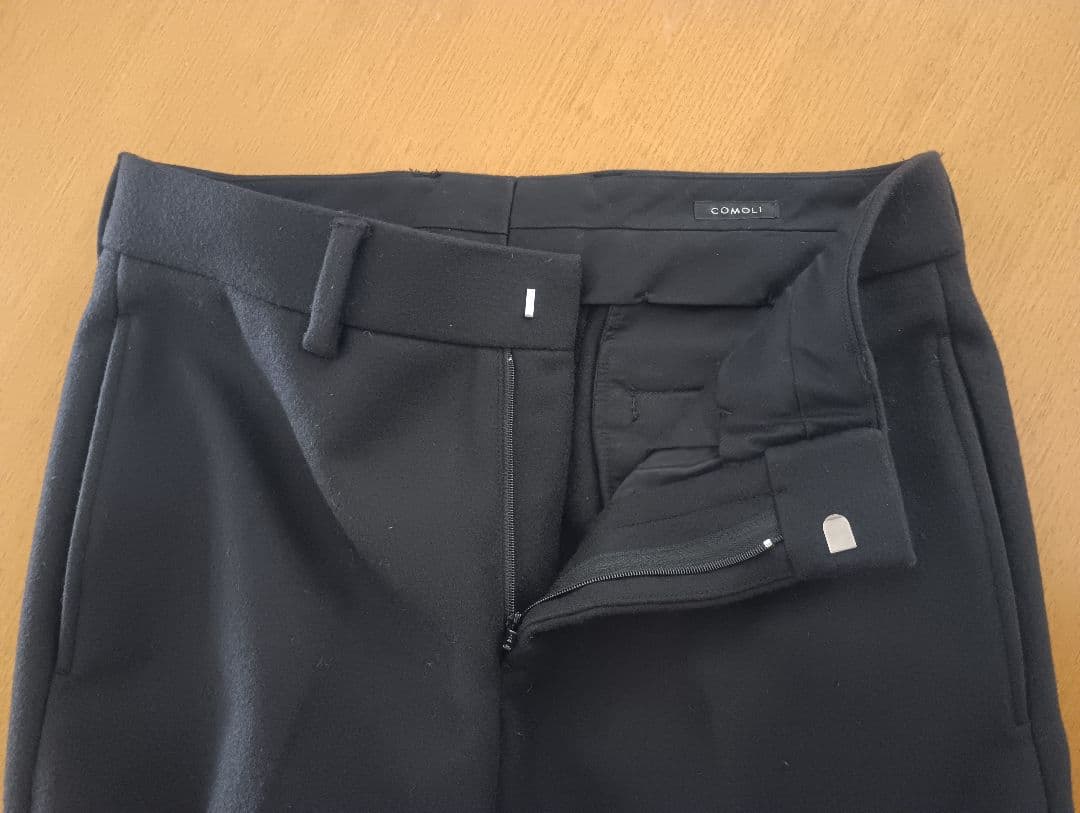 【最終値下げ】COMOLIライトメルトンパイプドステムパンツ　サイズ1