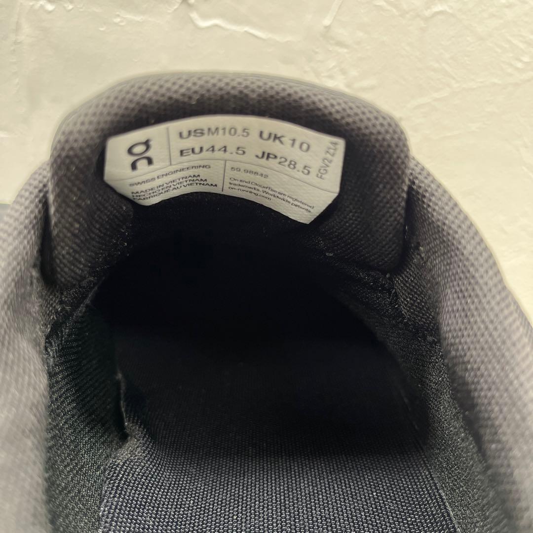 オン　ランニングシューズ　on Cloudsurfer5ブラック28.5CM