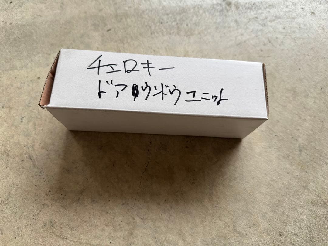 チェロキーXJ後期型 運転席側ドアウィンドウユニット