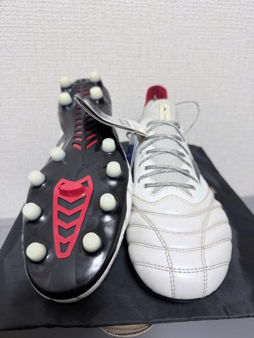 新品 ミズノ サッカースパイク モレリアネオ3 β JAPAN 白赤黒 27.5