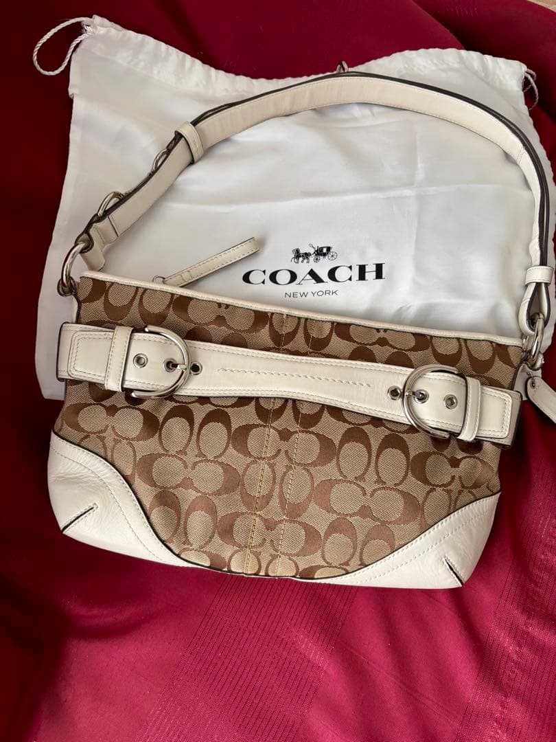 COACH シグネーチャー　ショルダーバッグ　ホワイト