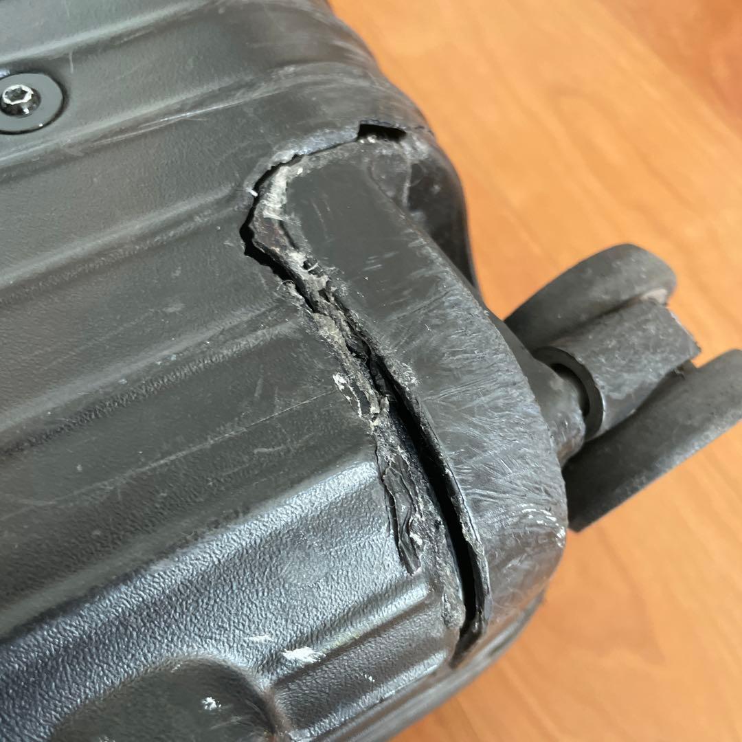 リモワ　ジャンク品　4輪　正規品　破損あり　部品取り