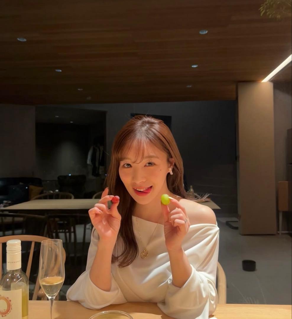 【新品タグ付き】Aimeine　ドレープネックカフススリーブトップス　エメイン