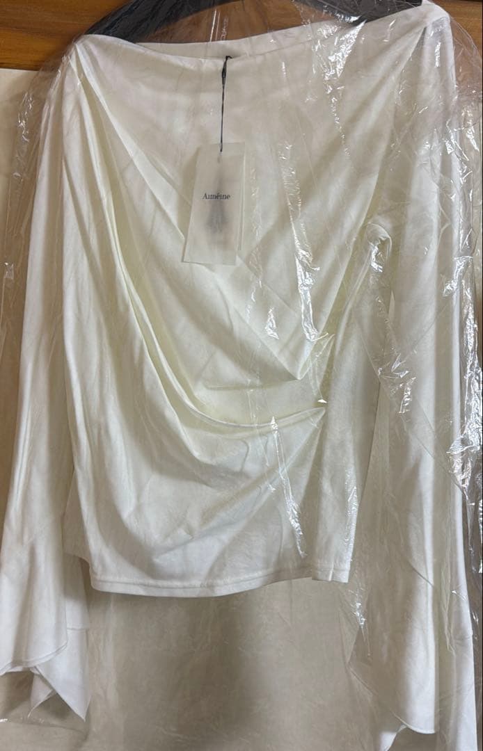 【新品タグ付き】Aimeine　ドレープネックカフススリーブトップス　エメイン